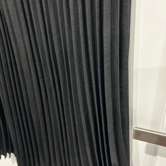 Pleated skirt - Picture 3 of 3